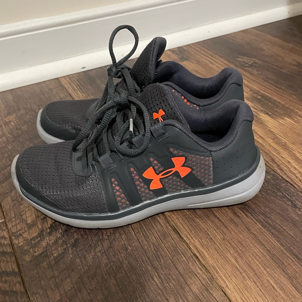 Under Armour Youth size 3.5